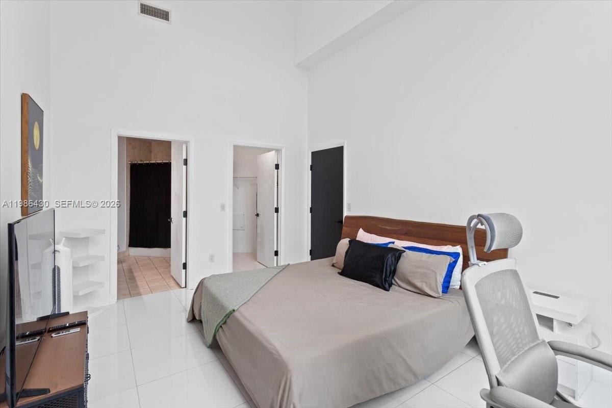 1900 N Bayshore Dr # 1016