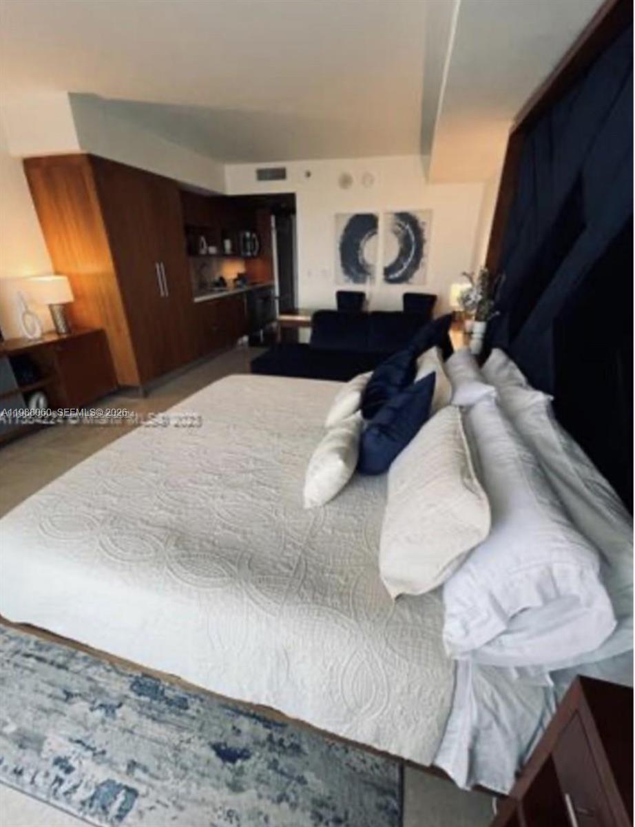 50 Biscayne Blvd # 607