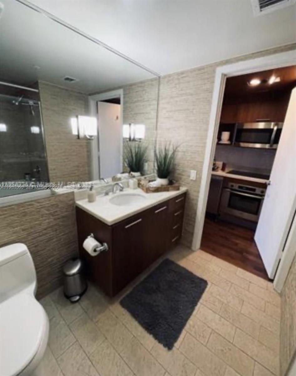 50 Biscayne Blvd # 607