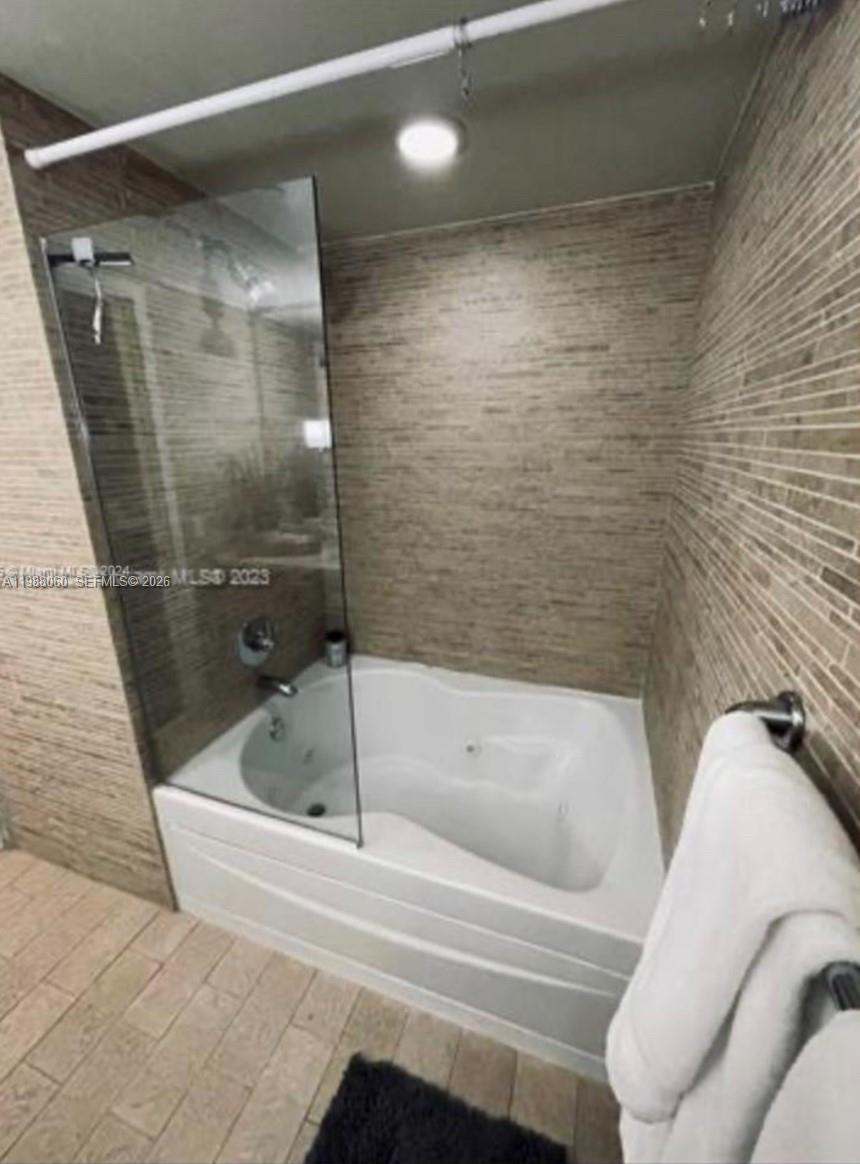 50 Biscayne Blvd # 607