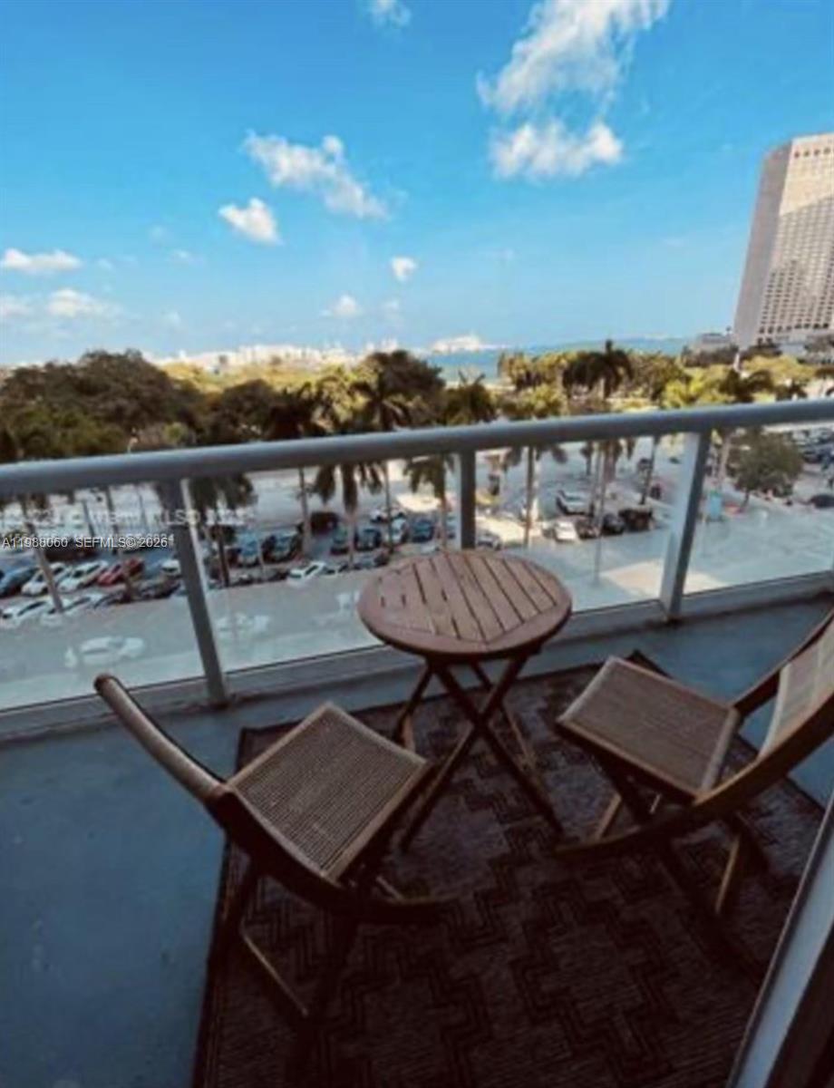50 Biscayne Blvd # 607