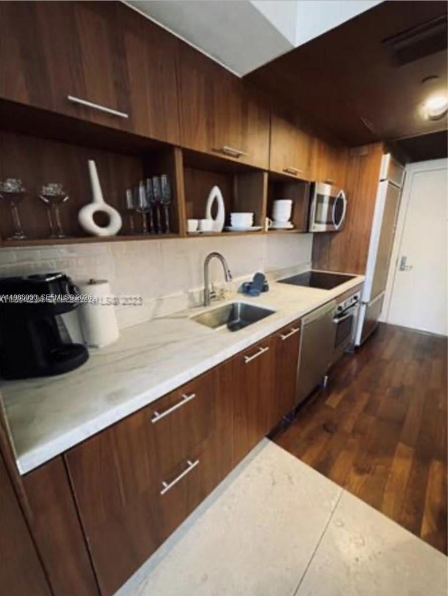 50 Biscayne Blvd # 607