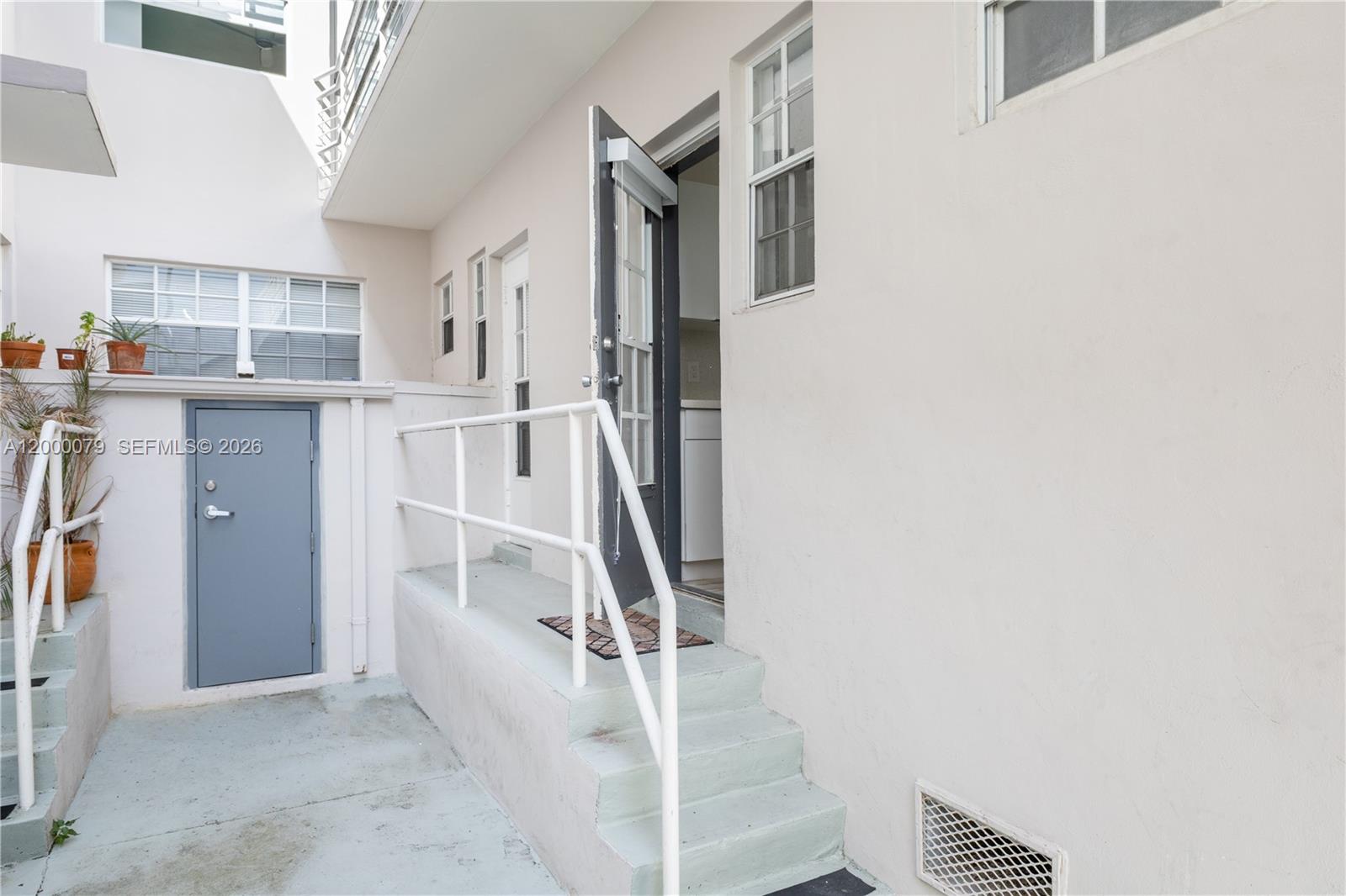 717 Espanola Way # 110