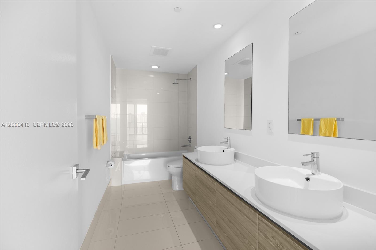 121 NE 34th St # 2602