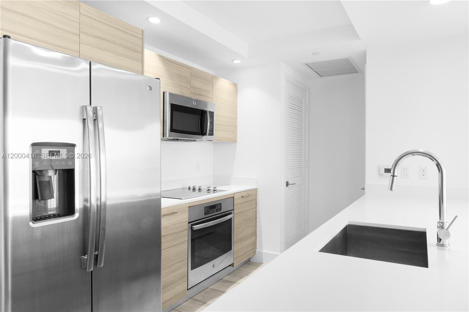 121 NE 34th St # 2602