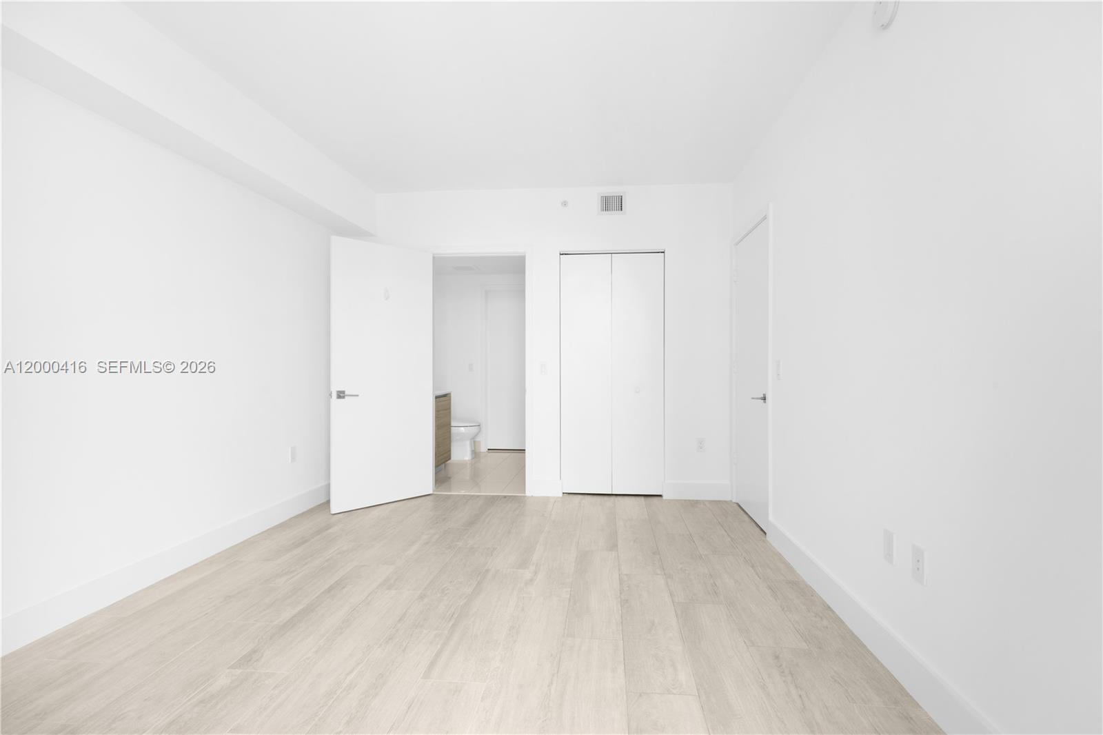 121 NE 34th St # 2602