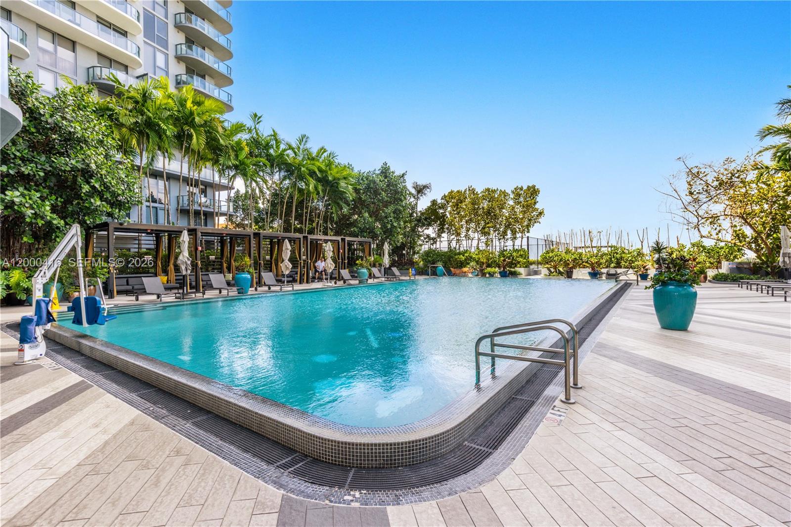 121 NE 34th St # 2602