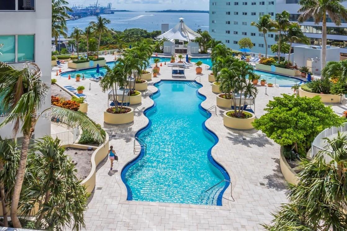 253 NE 2nd St # 1608