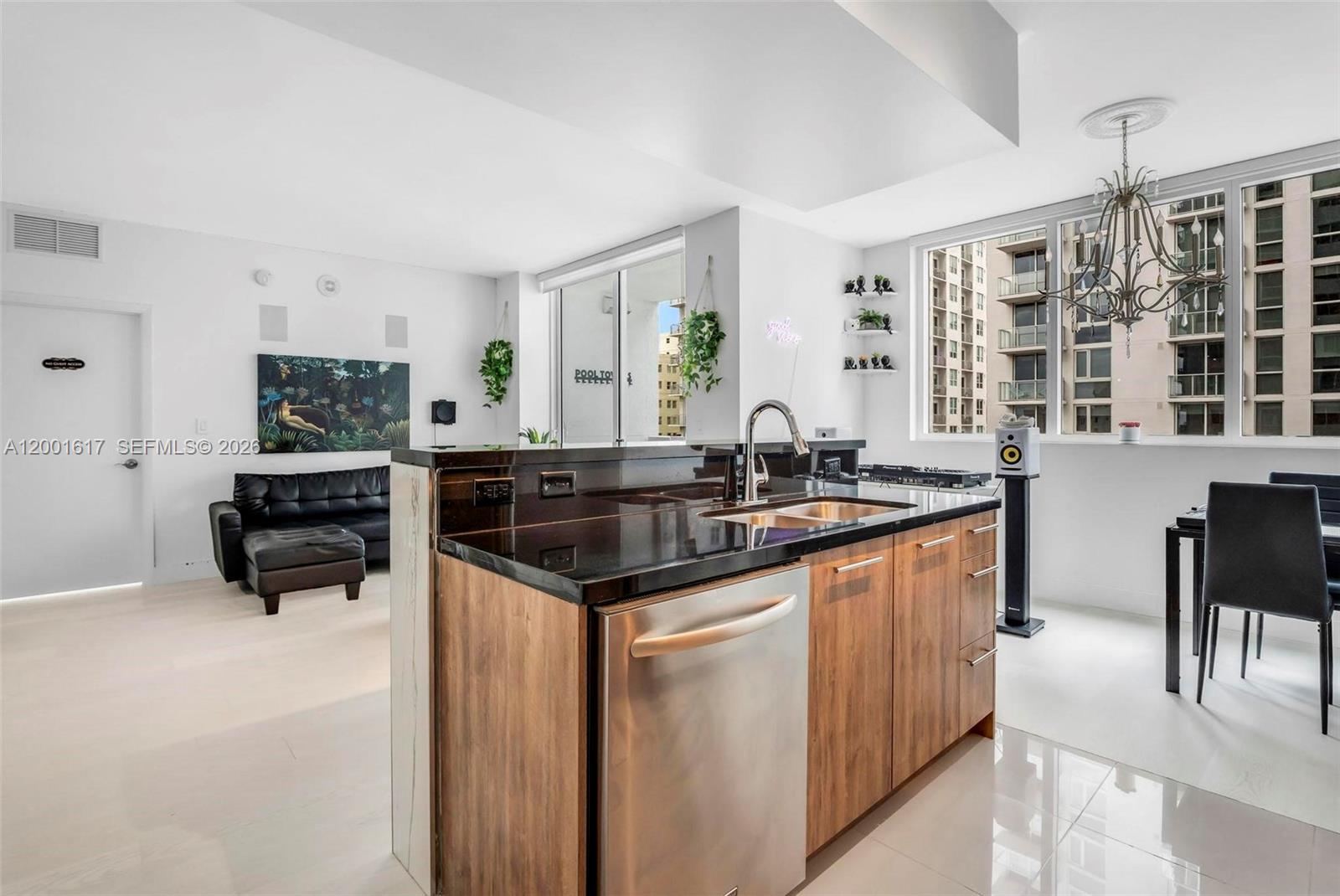 253 NE 2nd St # 1608