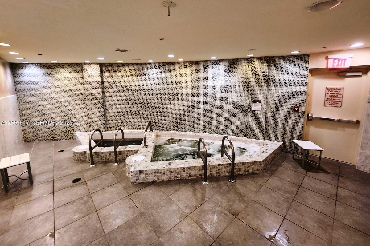 253 NE 2nd St # 1608