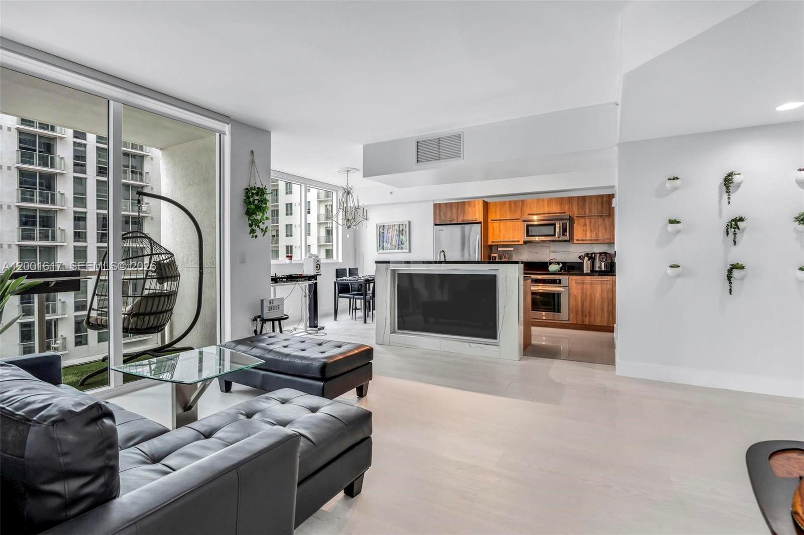 253 NE 2nd St # 1608