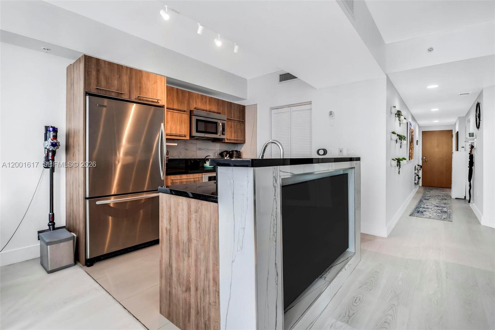 253 NE 2nd St # 1608