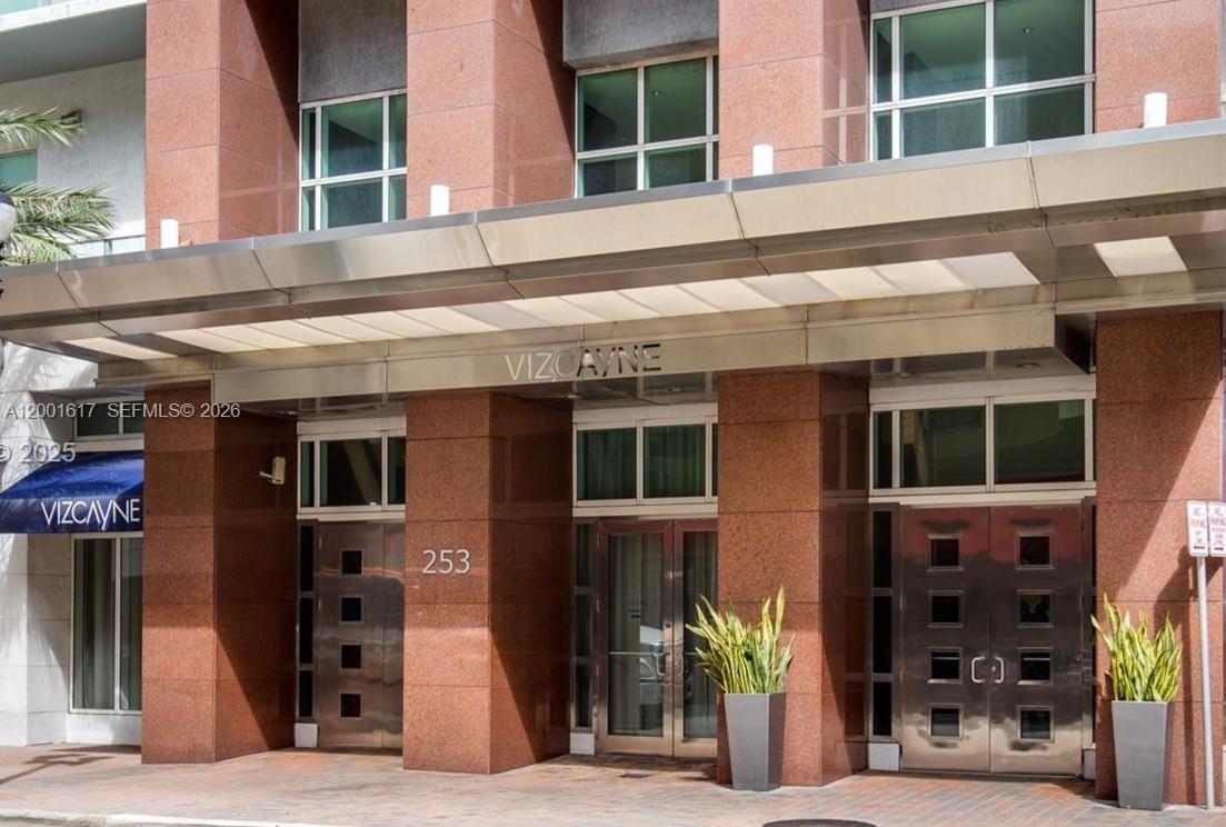 253 NE 2nd St # 1608