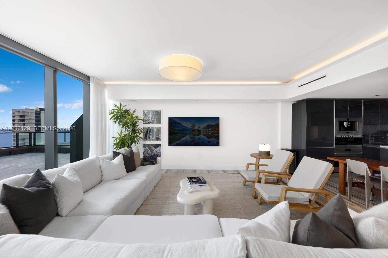 1451 Brickell Ave # 903