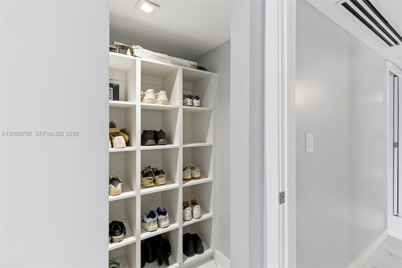 1428 Euclid Ave # 207