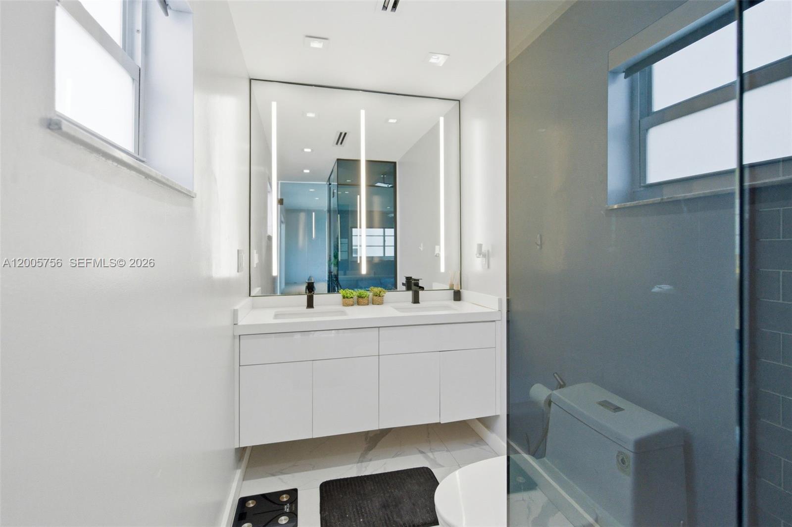 1428 Euclid Ave # 207