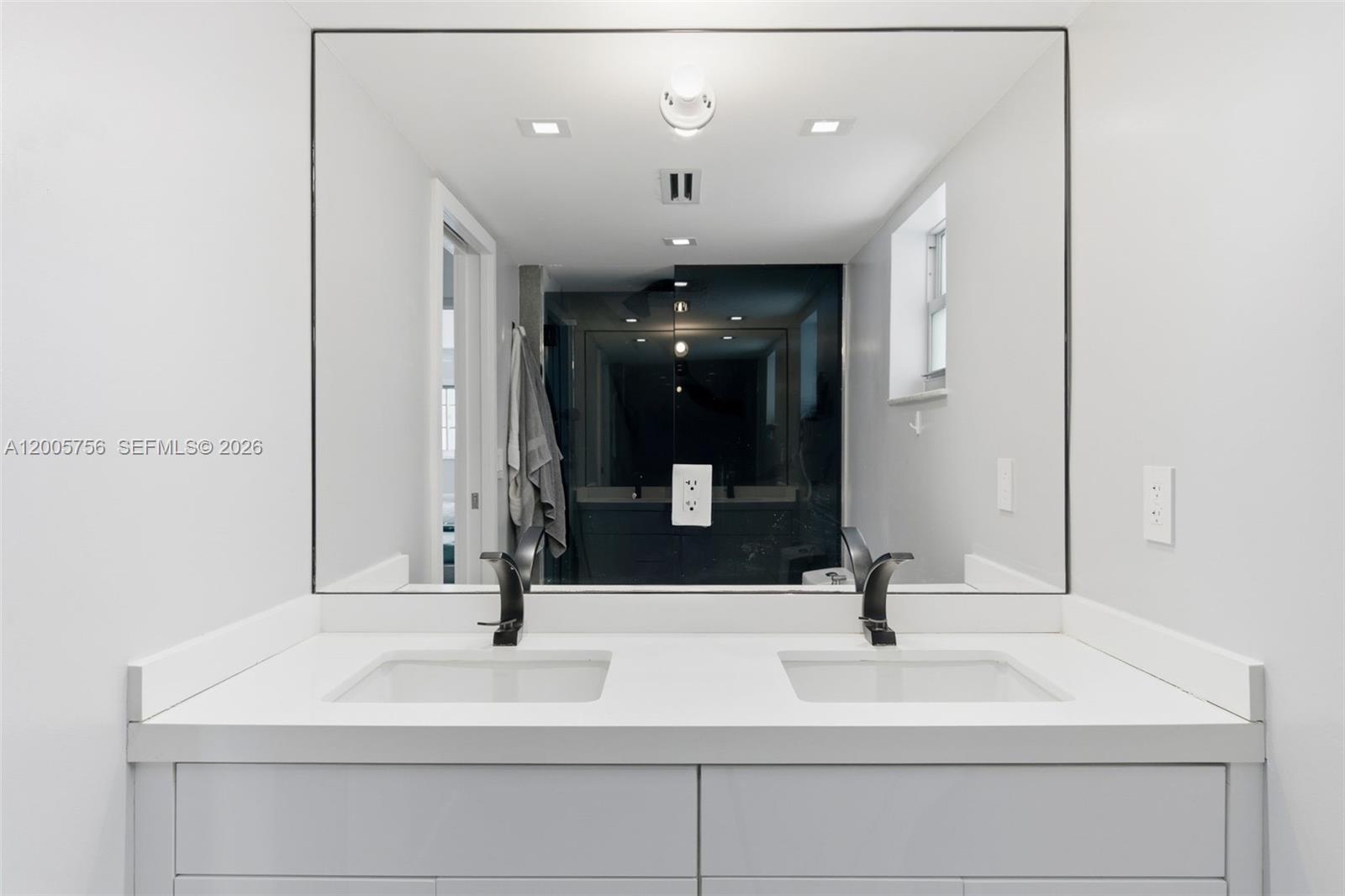 1428 Euclid Ave # 207