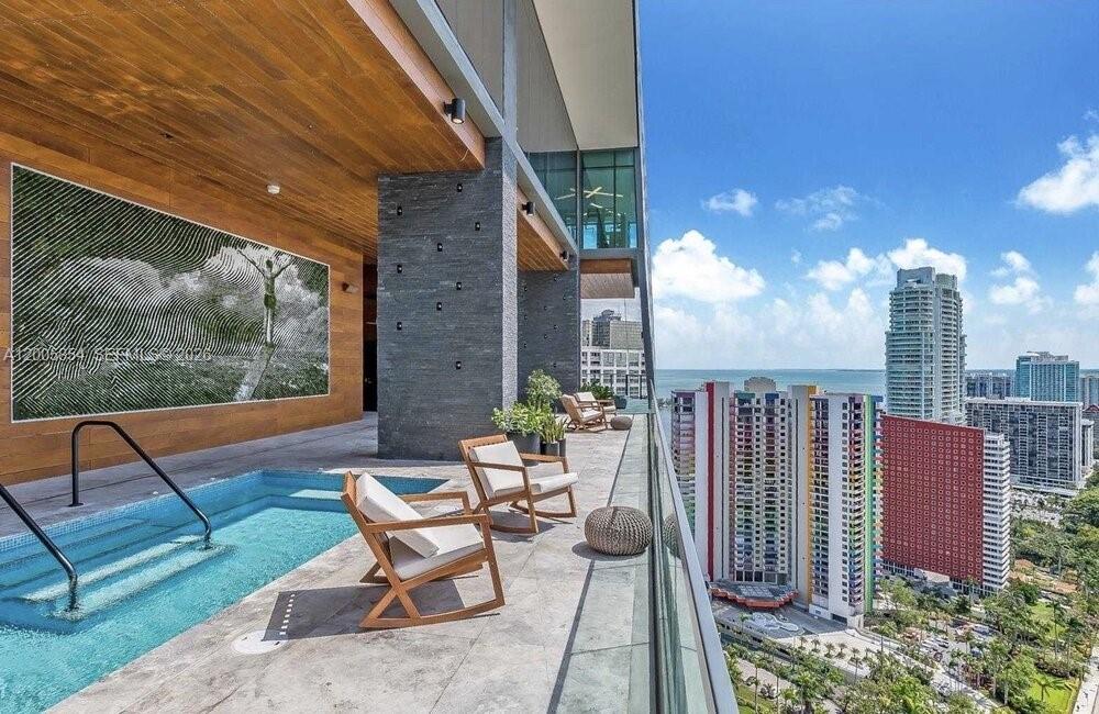 1451 Brickell Ave # 4002