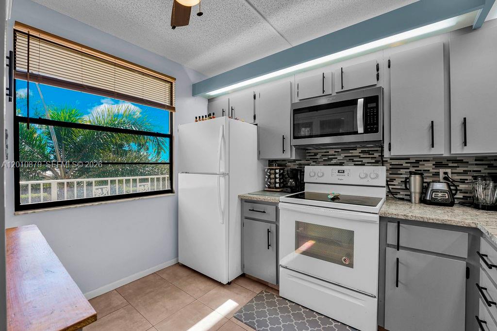 6049 Balboa Cir # 302