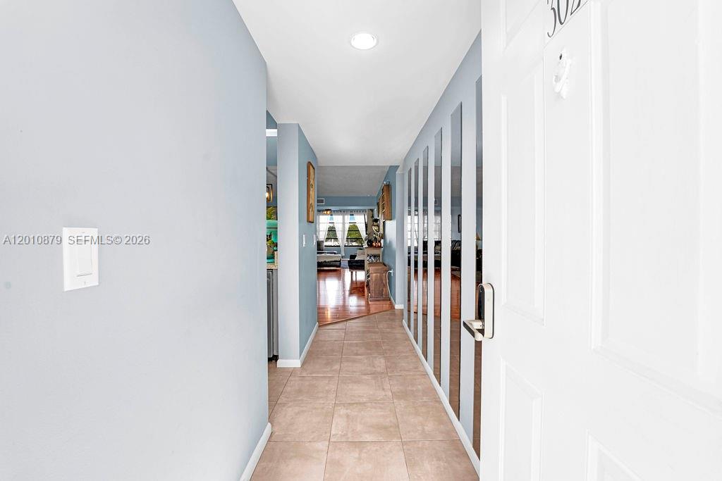 6049 Balboa Cir # 302