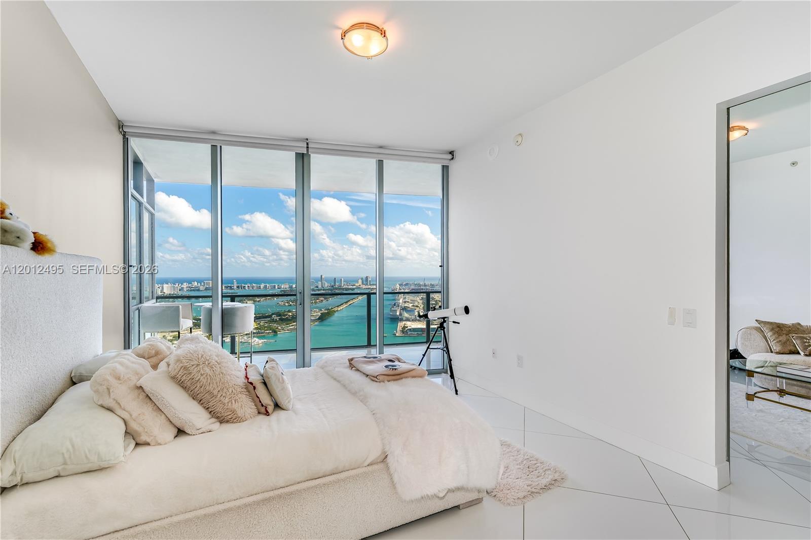 1100 Biscayne Blvd # 5702