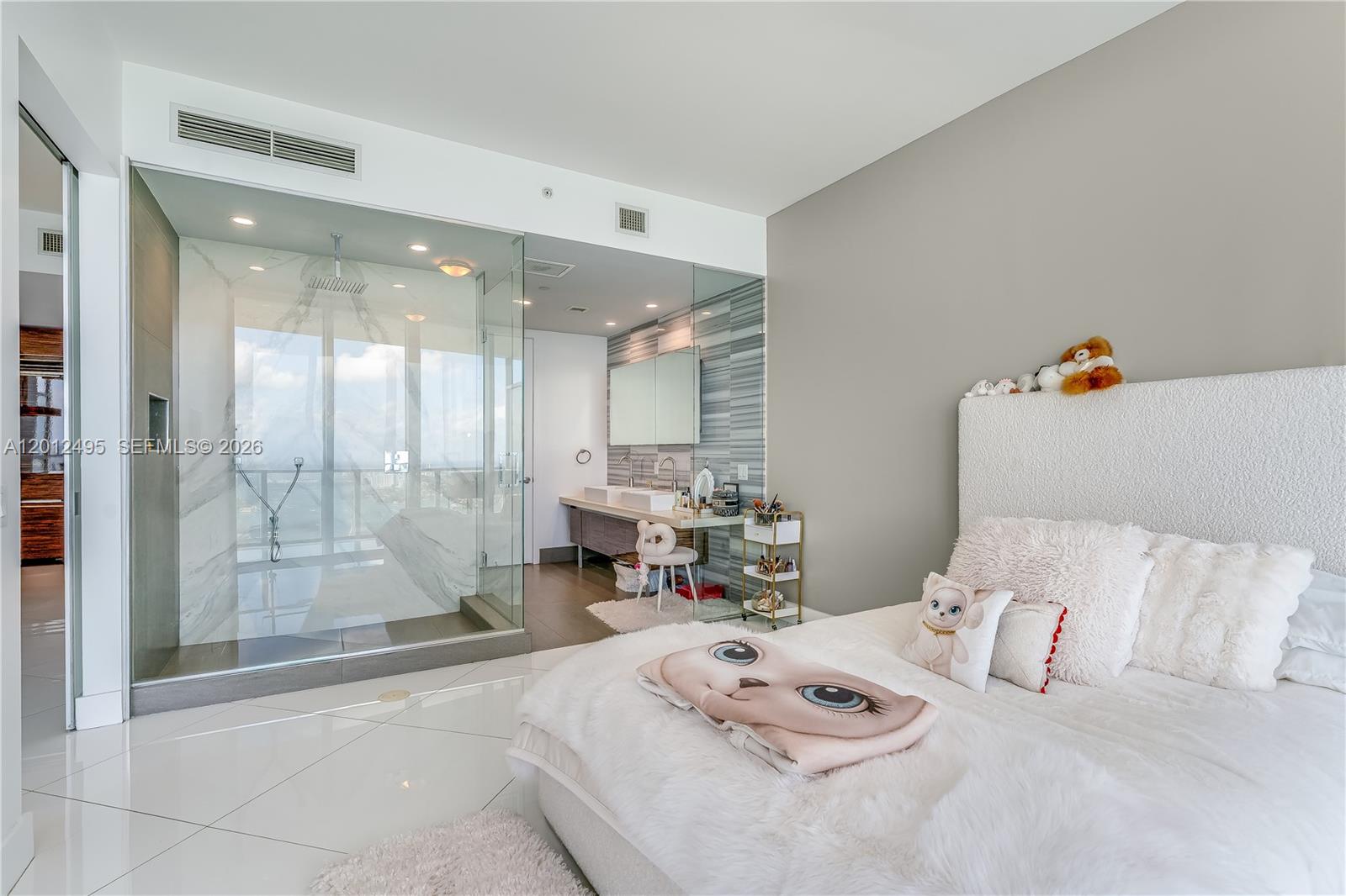 1100 Biscayne Blvd # 5702