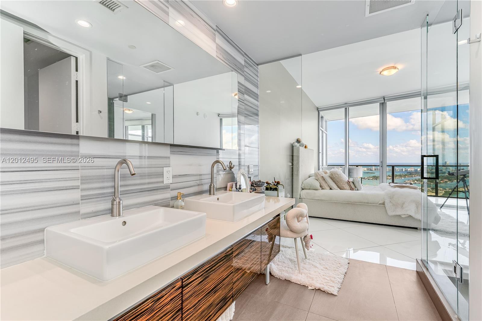 1100 Biscayne Blvd # 5702