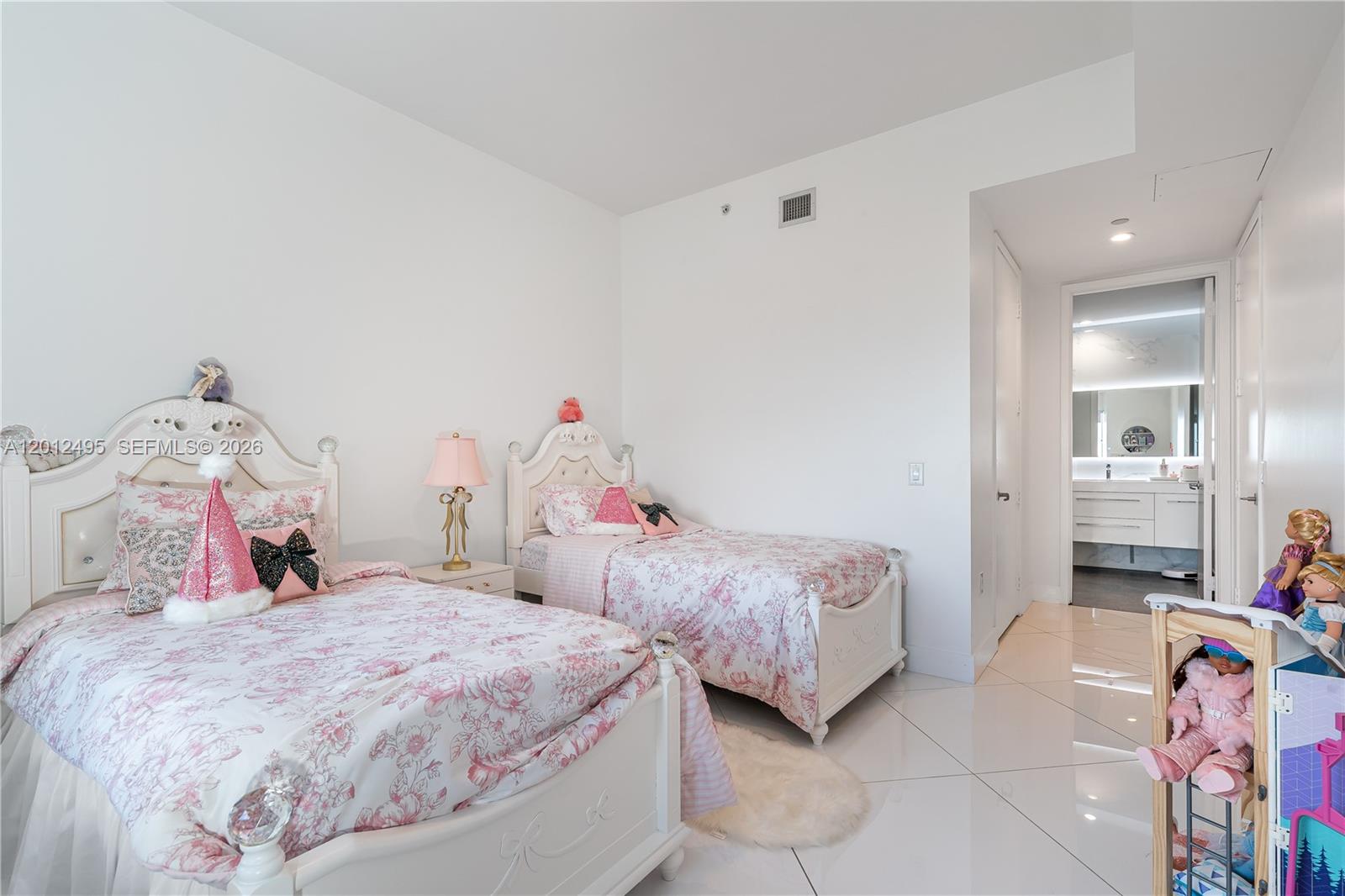 1100 Biscayne Blvd # 5702