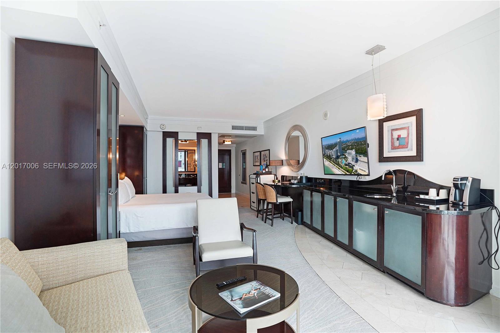 4391 Collins Ave # 916