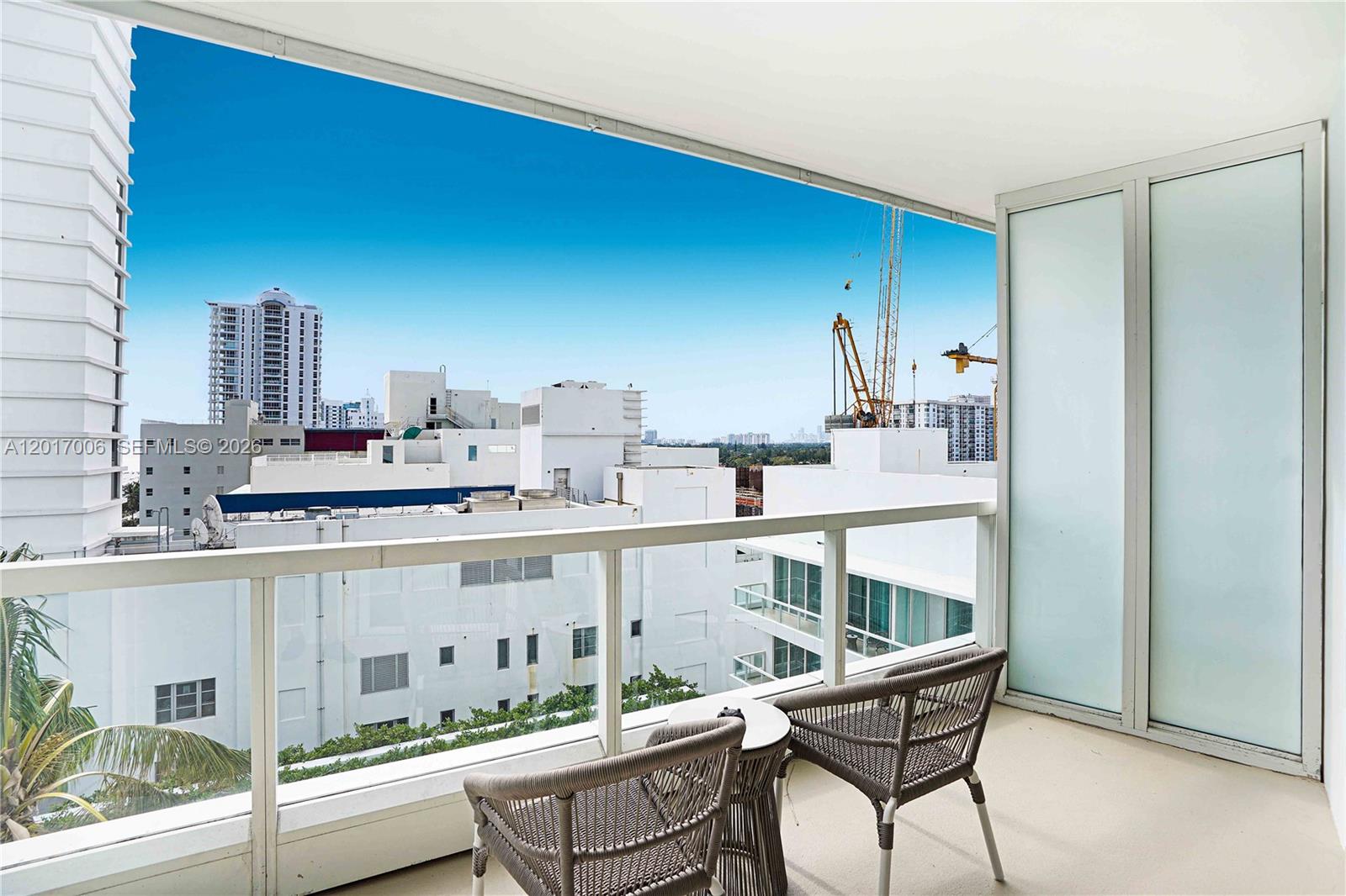 4391 Collins Ave # 916
