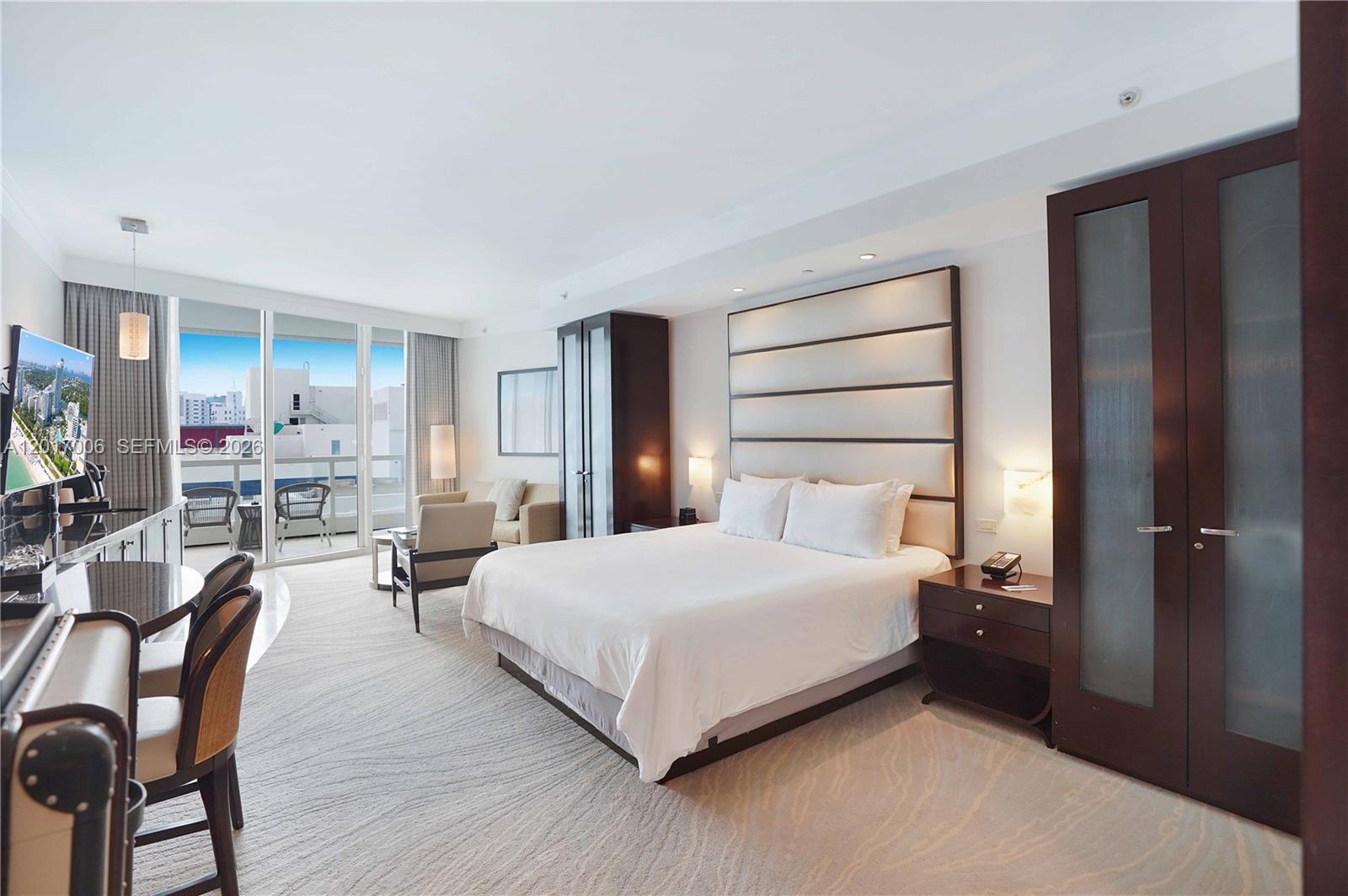 4391 Collins Ave # 916