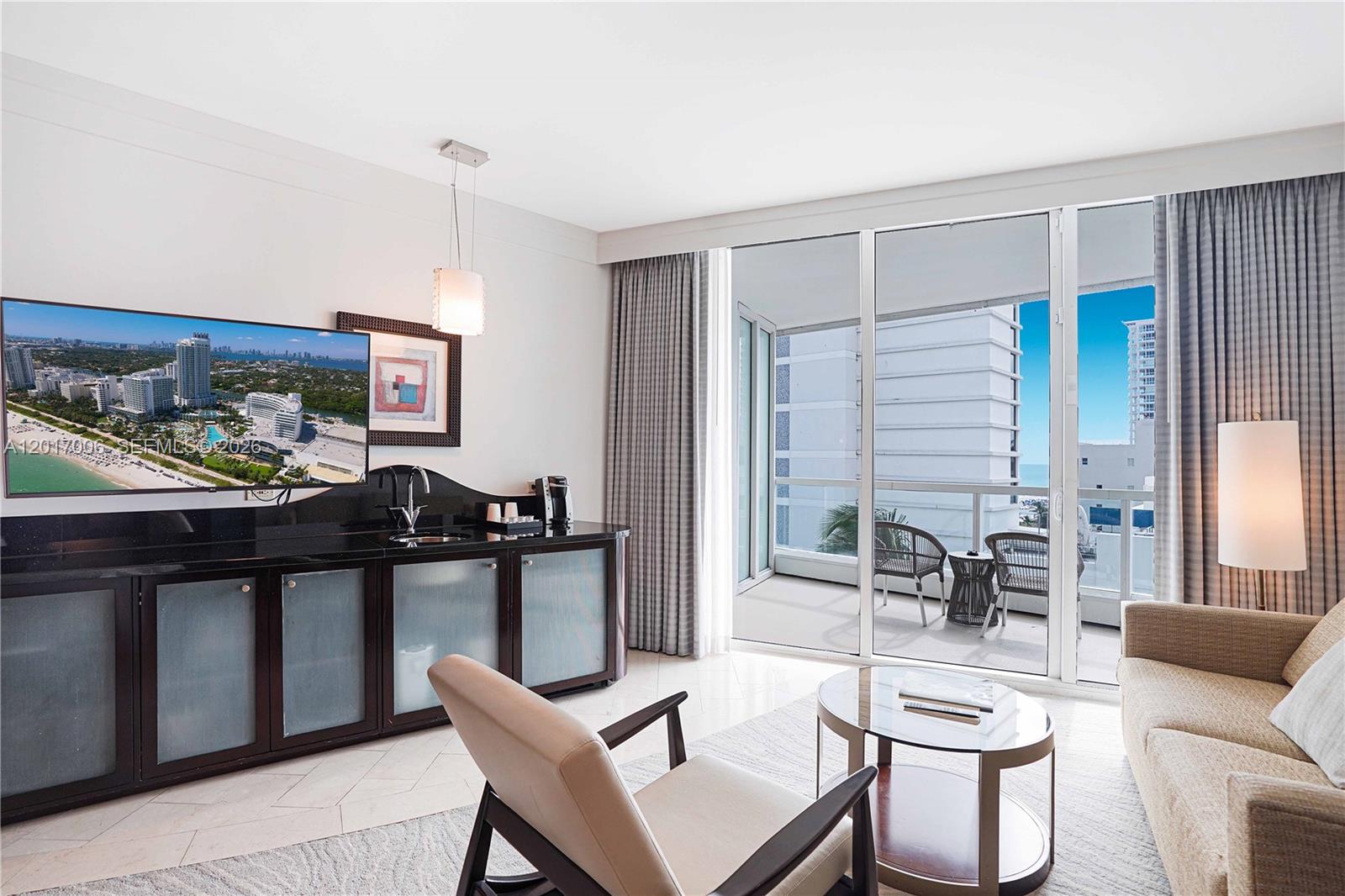 4391 Collins Ave # 916