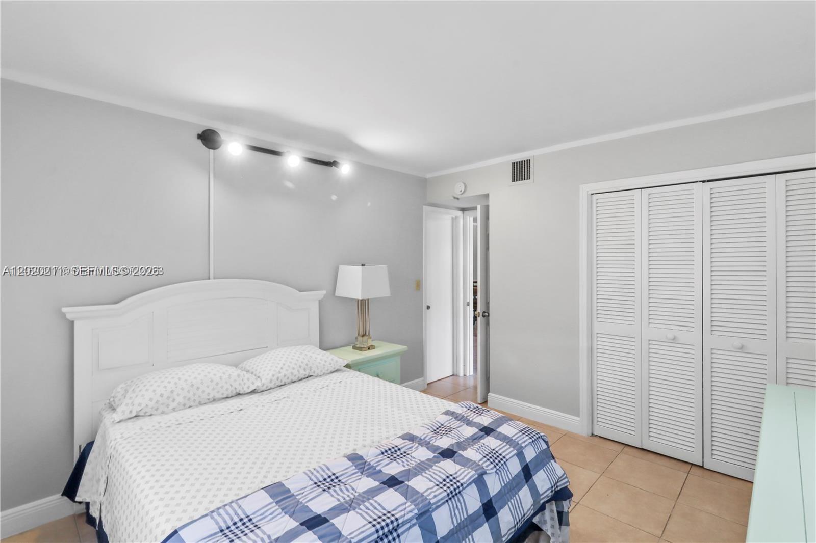 2420 SE 17th Cswy # 301C