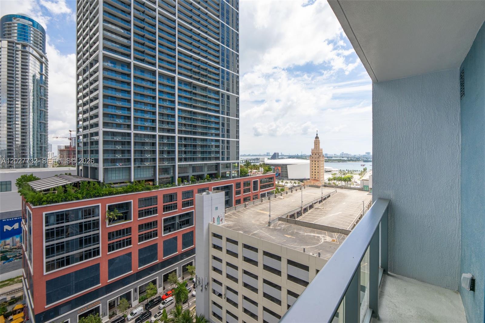 121 NE 5th St # 1809