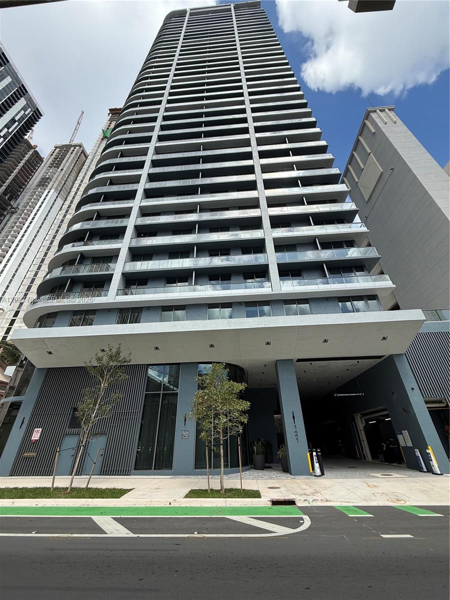 121 NE 5th St # 1809