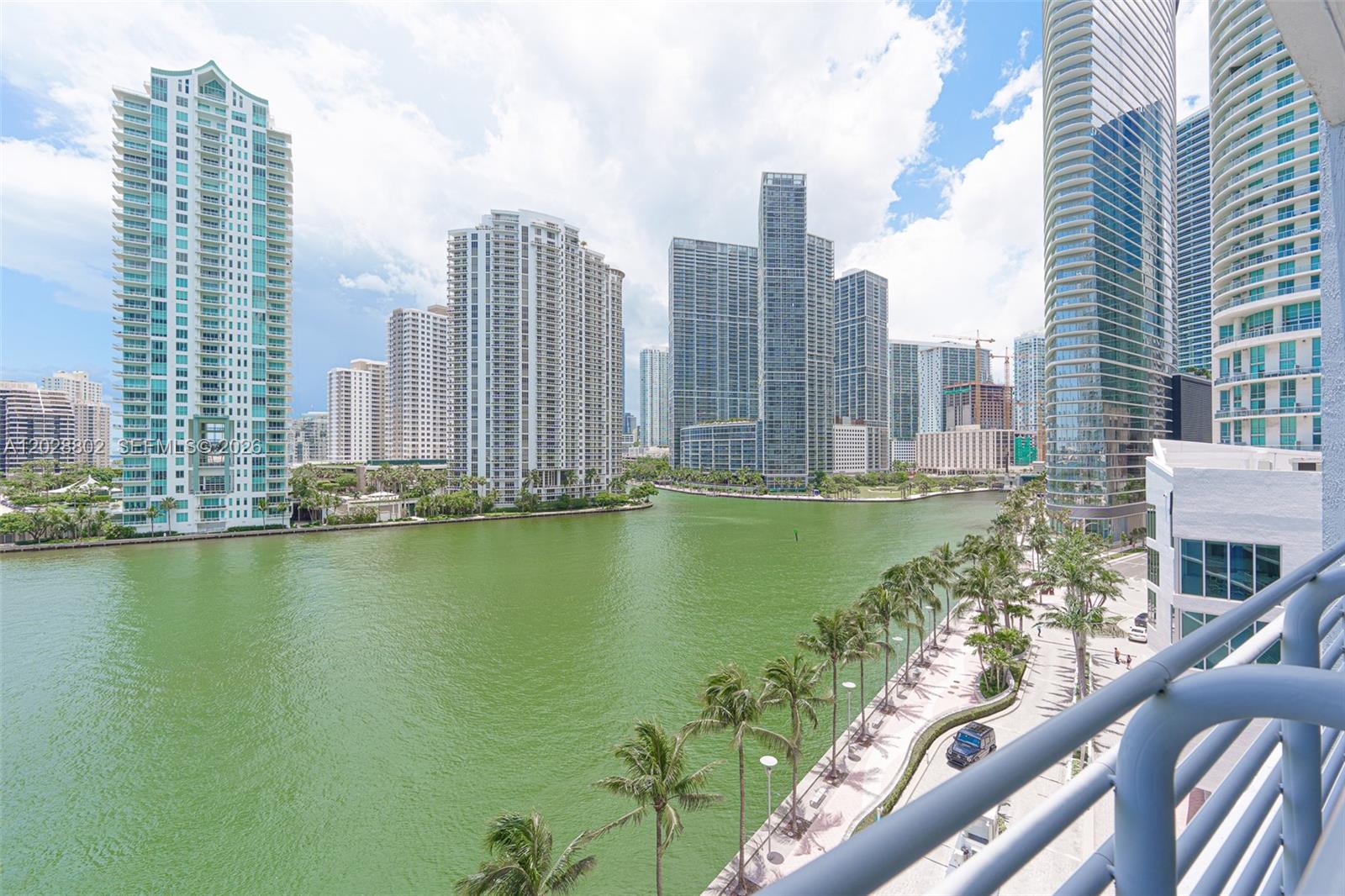 325 S Biscayne Blvd # 821