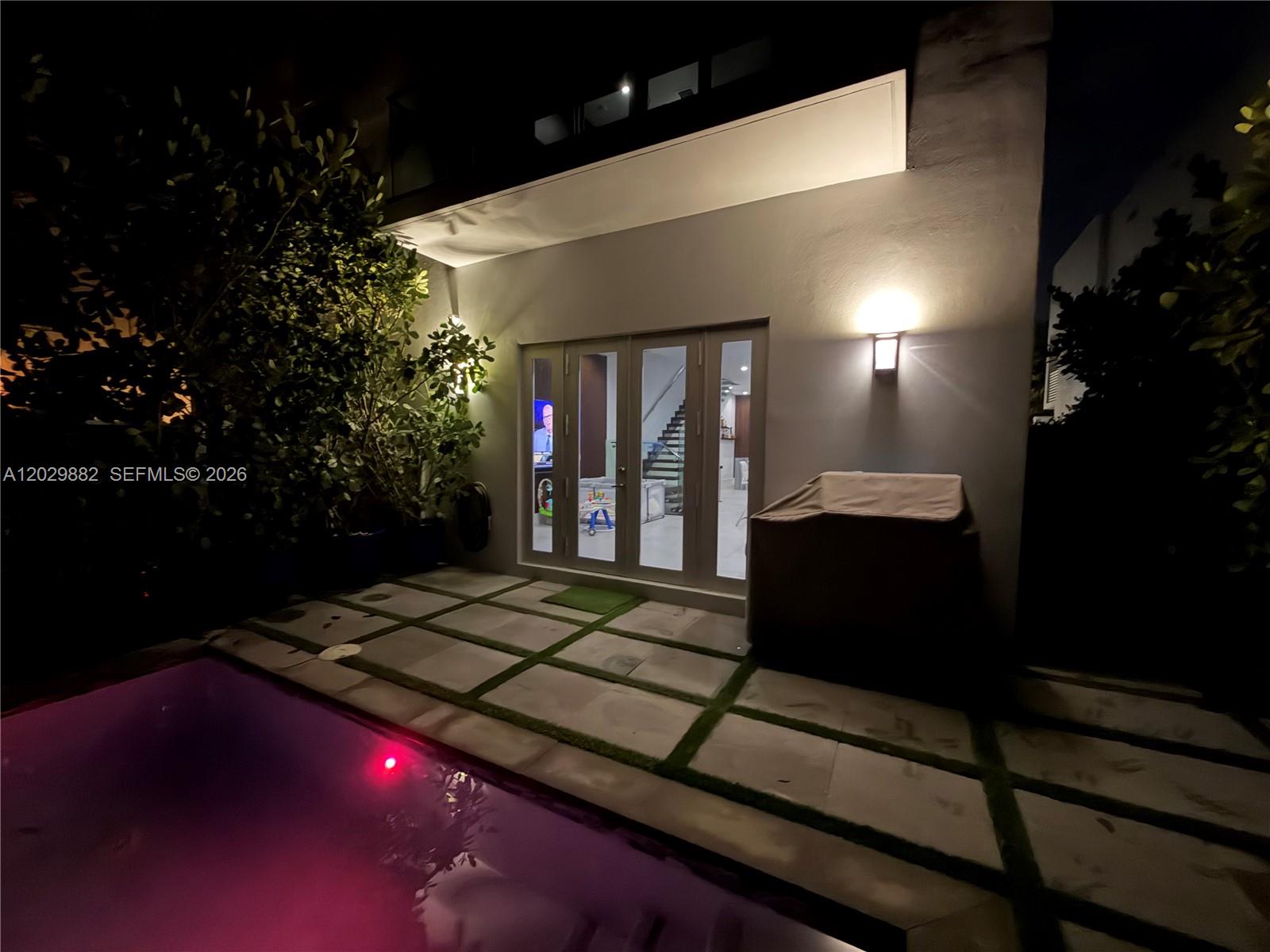 3073 Carter St