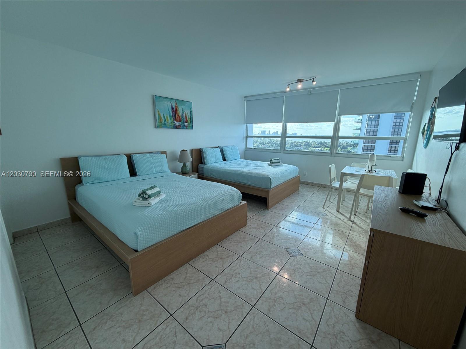 5445 Collins Ave # 1506
