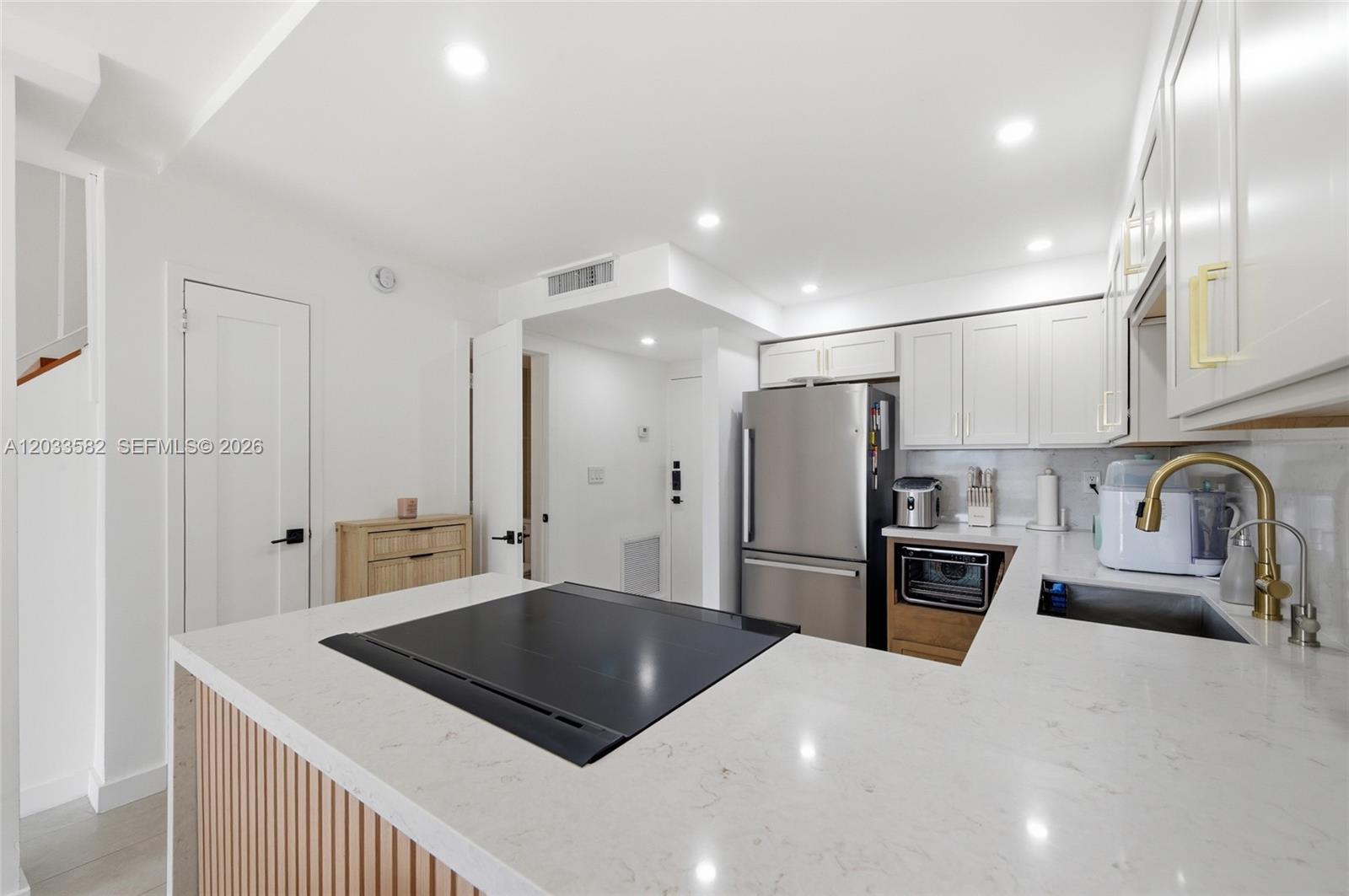 17800 Atlantic Blvd Unit: PH3
