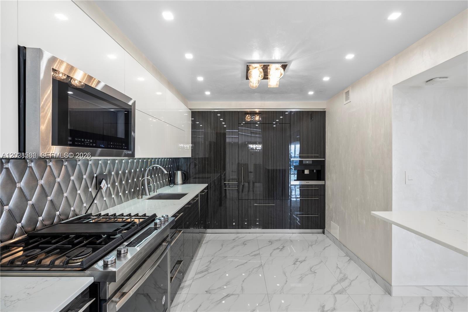 2030 S Ocean Drive 2127
