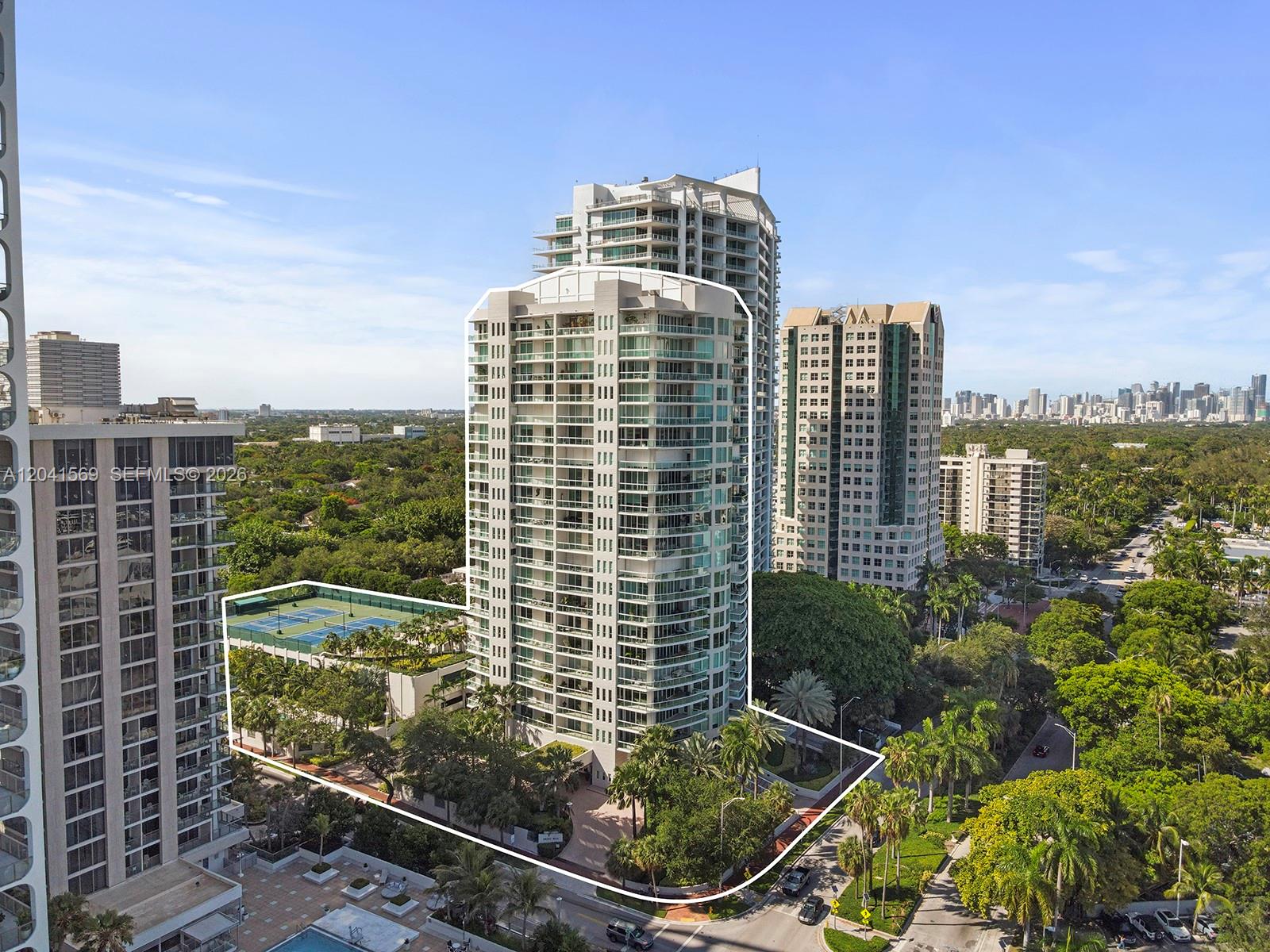 2645 S Bayshore Dr # 304