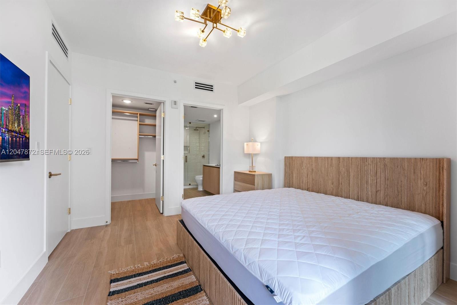 90 SE 32nd St # 405