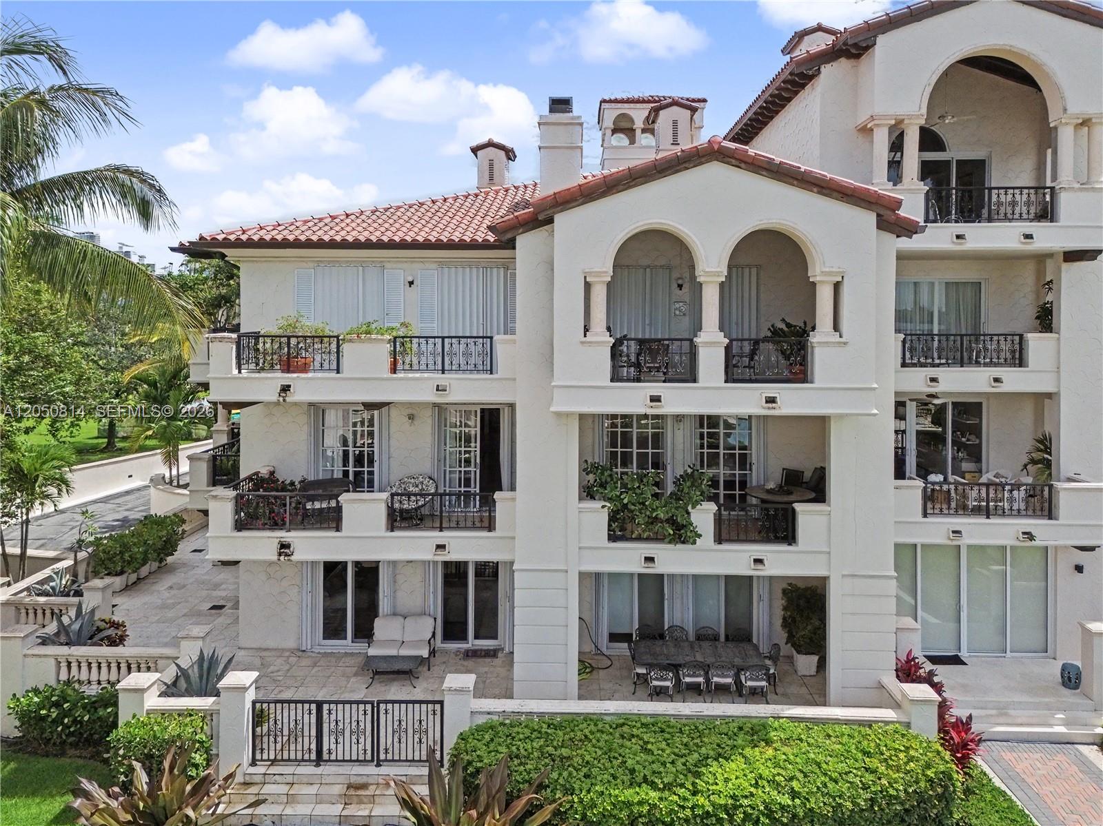 2124 Fisher Island Dr # 2124