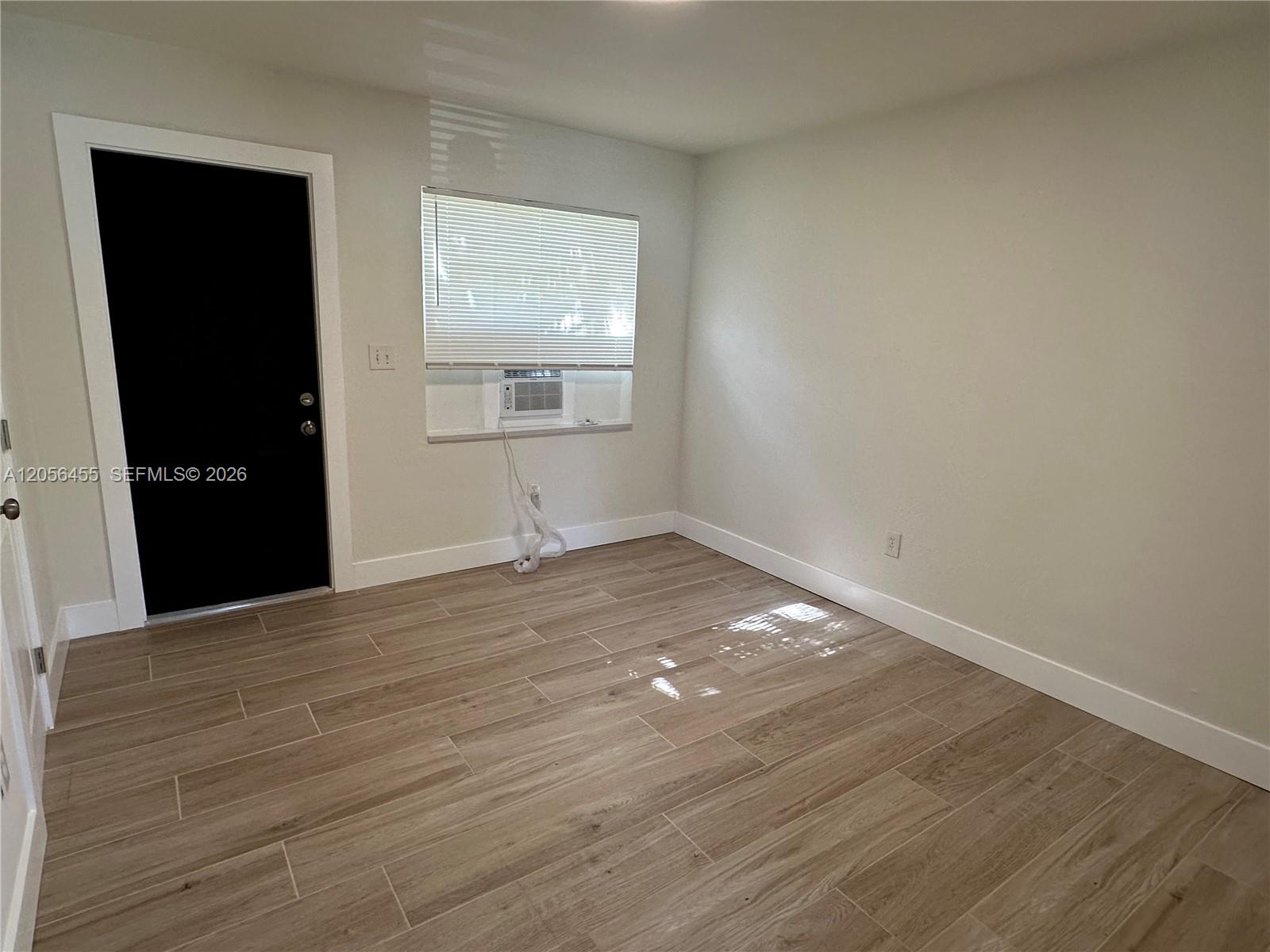 1048 E Avenue E 3