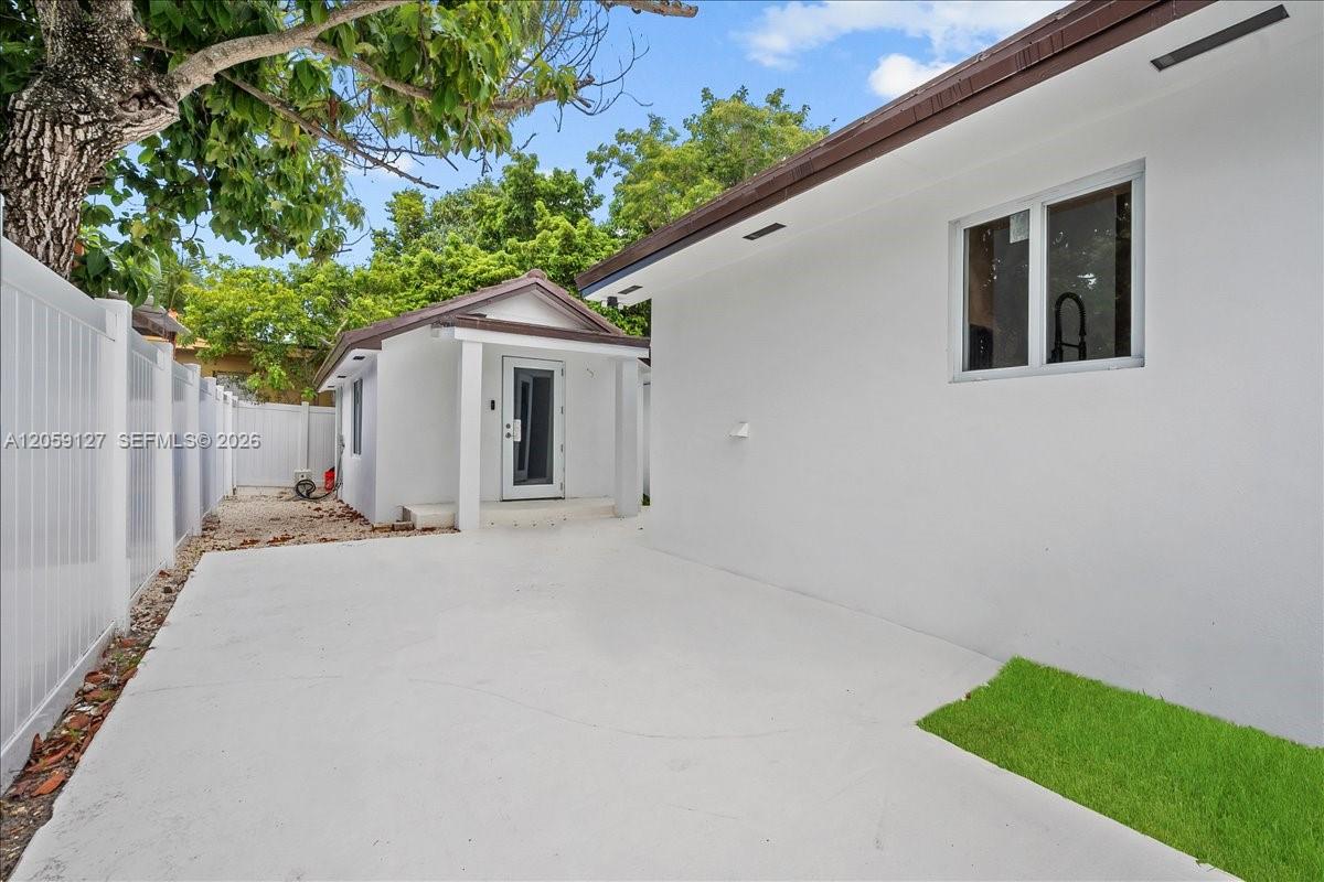 3389 NW 14th Ave