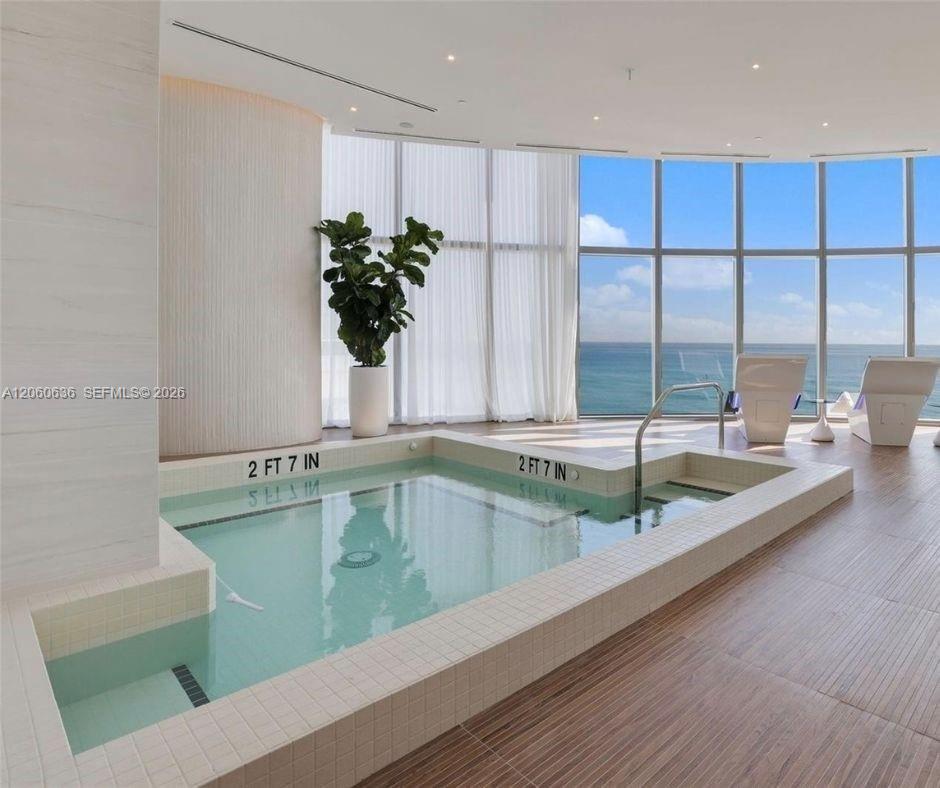 15701 Collins Ave # 4701