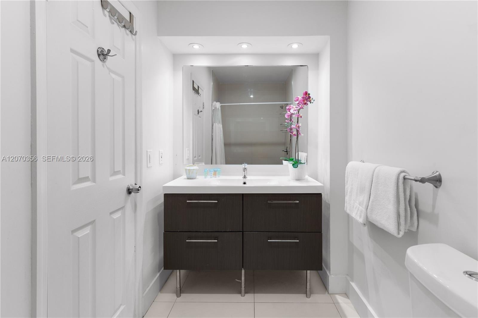 5445 Collins Ave Unit: TS11