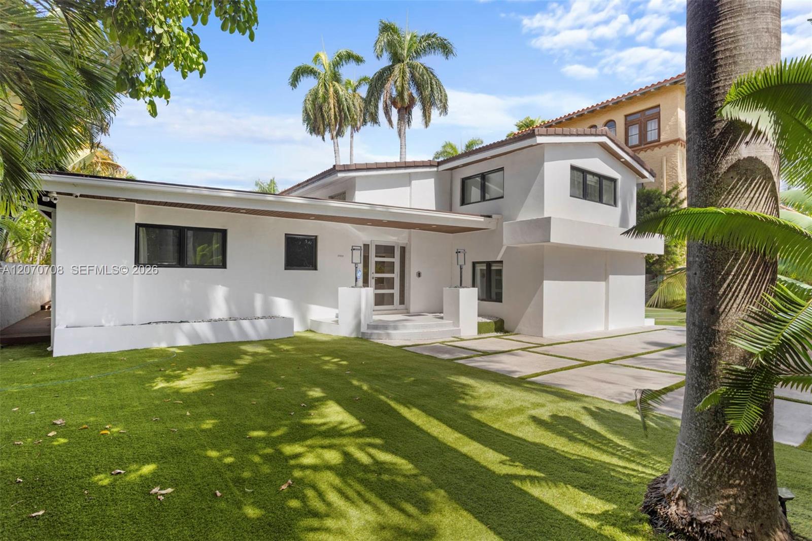 2388 Prairie Ave