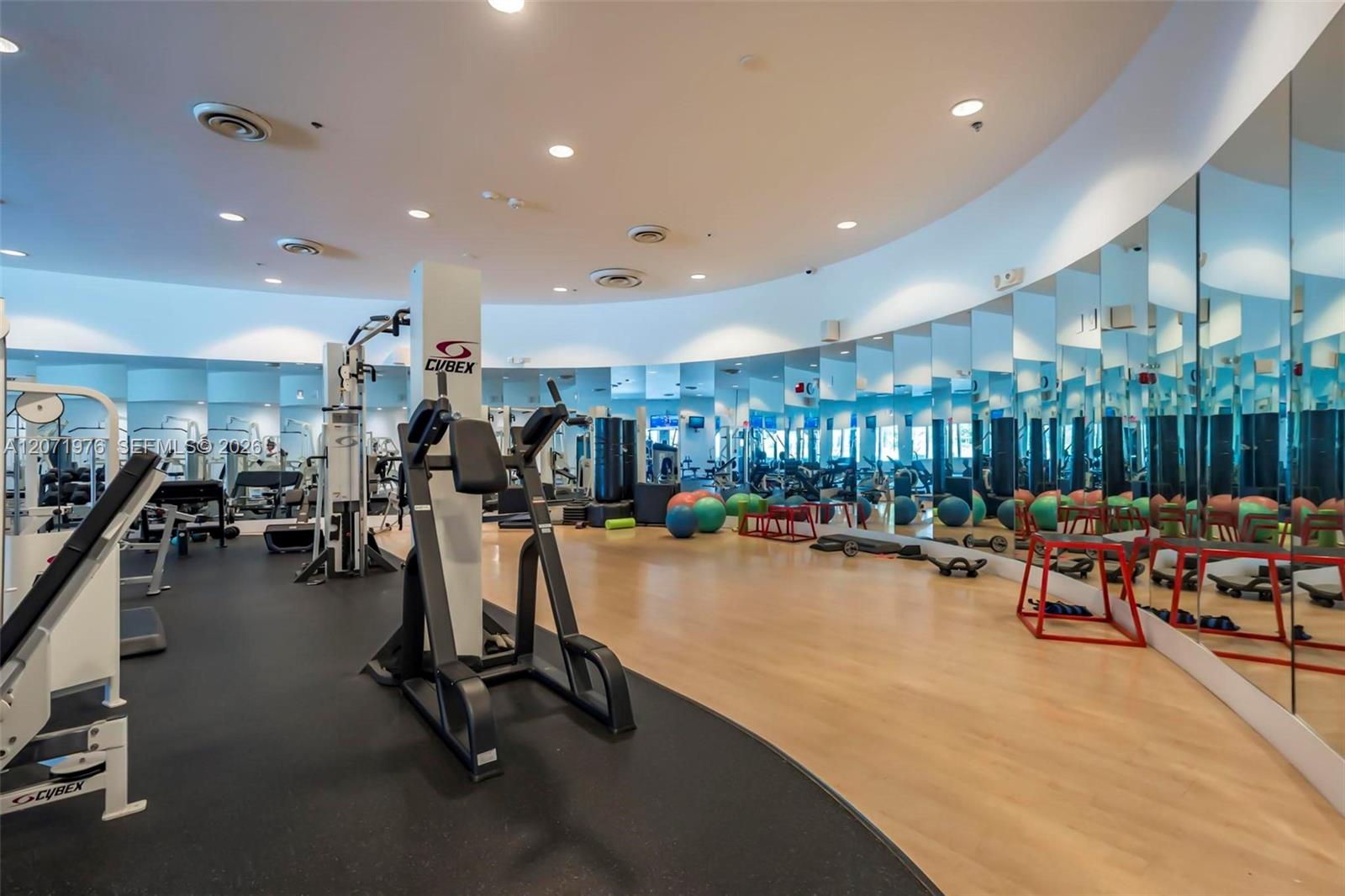 5600 Collins Ave # 11S