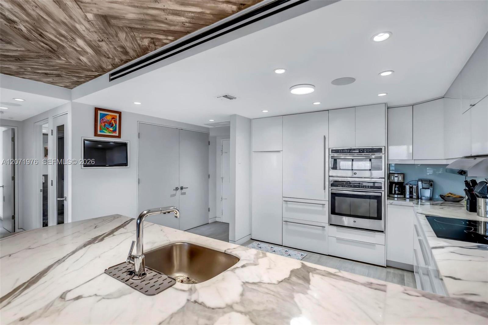5600 Collins Ave # 11S